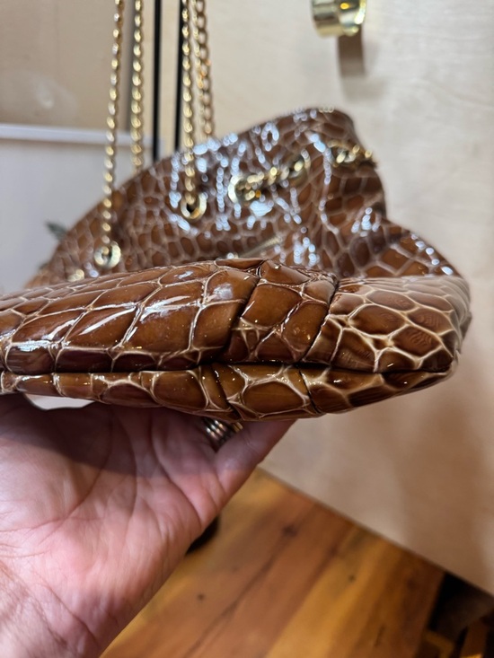 Innue made Italy genuine Leather Brown Tote large with Gold Chain Handles - Picture 5 of 16